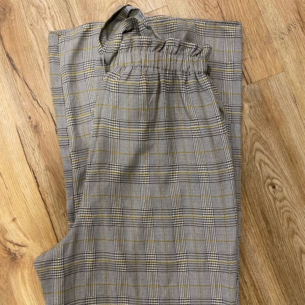 Chic plaid trousers